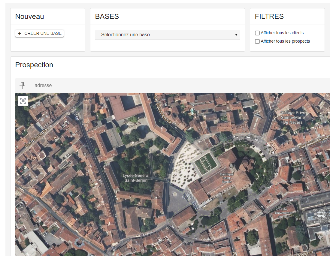 Vista de prospección en terreno con mapa